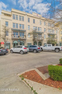/international/us/201-settlers-trace-boulevard-lafayette-la-110120760603/