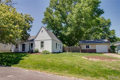 /international/us/23-n-9th-street-east-alton-il-110108548106/