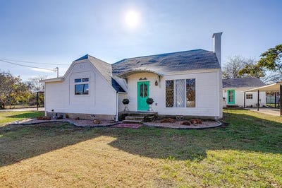 /international/us/619-w-live-oak-street-jacksboro-tx-110103982280/