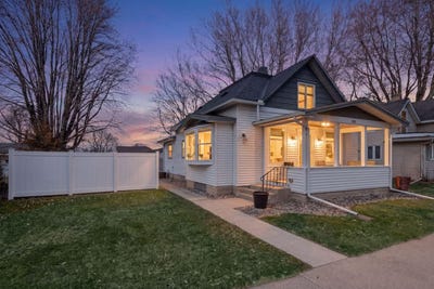 /international/us/208-e-1st-street-waconia-mn-110107729912/