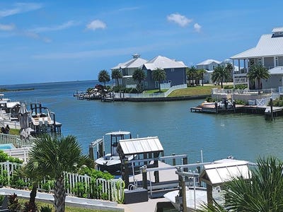 /international/us/1041-north-isle-dr-rockport-tx-110101000331/
