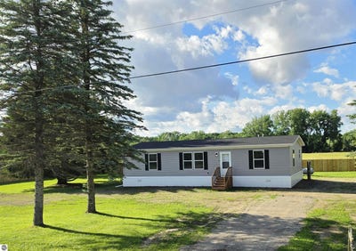 /international/us/4390-w-seaman-road-alma-mi-110108843901/