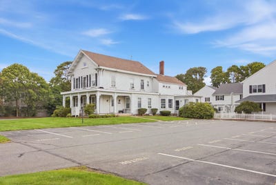 /international/us/48-camp-street-hyannis-ma-110119497094/