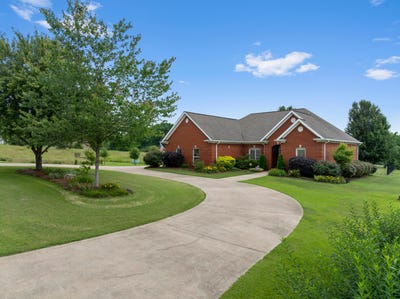 /international/us/2387-creekside-ln-jasper-al-110108426890/