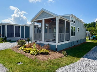/international/us/57-breezy-meadow-lane-flat-rock-nc-110098781044/