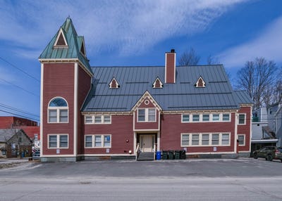 /international/us/18-pleasant-street-ludlow-vt-110108627970/