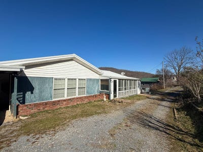 /international/us/280-s-charles-st-sutton-wv-110106075368/