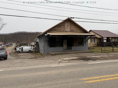 /international/us/10255-charleston-road-hometown-wv-110106027105/