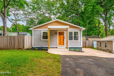 /international/us/8-cove-street-niverville-ny-110108549011/