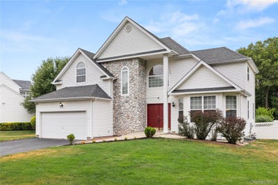 /international/us/27-laurel-lane-holtsville-ny-110108999939/