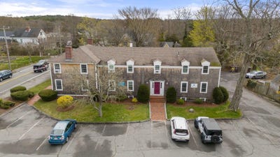 /international/us/477-massachusetts-6a-yarmouth-port-ma-110107896192/