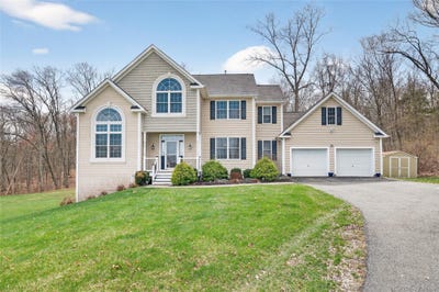 /international/us/30-meadowood-lane-wappingers-falls-ny-110107030194/