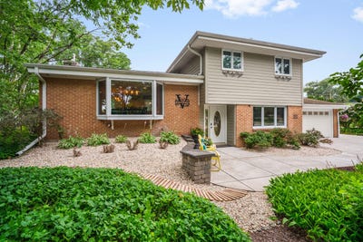 /international/us/5393-s-allenwood-ln-hales-corners-wi-110119456632/