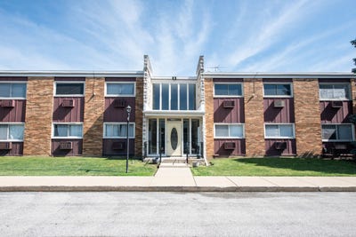 /international/us/1313b-s-rebecca-road-lombard-il-110108878780/