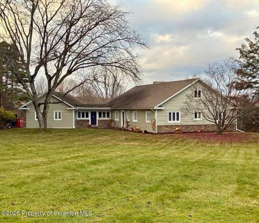 /international/us/1208-country-club-road-newton-twp-pa-110109992477/