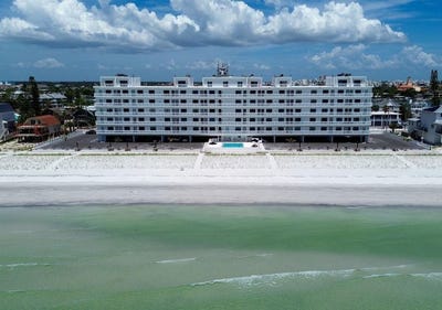 /international/us/8470-w-gulf-boulevard-treasure-island-fl-110110254014/
