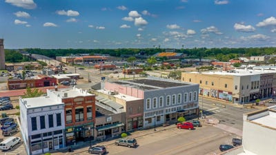 /international/us/210-w-main-denison-tx-110106784532/