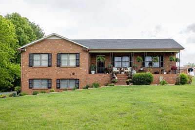 /international/us/11-meadowbrook-dr-stuarts-draft-va-110108393278/
