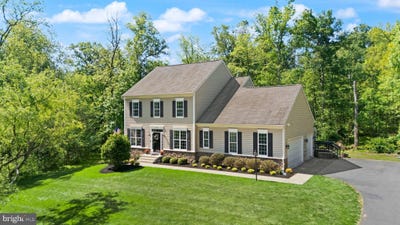 /international/us/18113-linden-grove-court-purcellville-va-110108388628/
