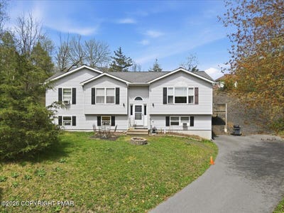 /international/us/704-avenue-e-stroudsburg-pa-110107478148/