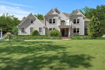 /international/us/8-cedarfield-lane-westhampton-ny-110098298679/