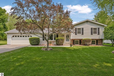 /international/us/7927-peaceful-valley-road-williamsburg-mi-110099203857/