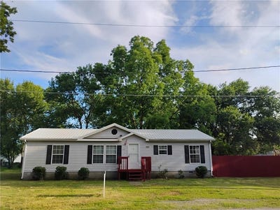 /international/us/217-e-6th-street-erie-ks-110098485375/