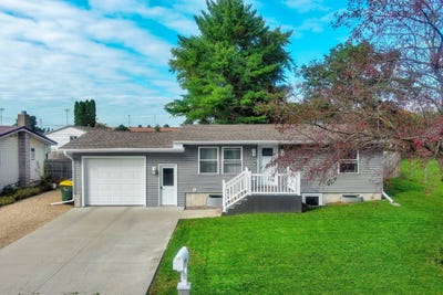 /international/us/905-2nd-ave-nw-waukon-ia-110120044179/