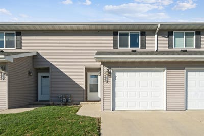 /international/us/1992-golden-eagle-drive-dubuque-ia-110108190090/