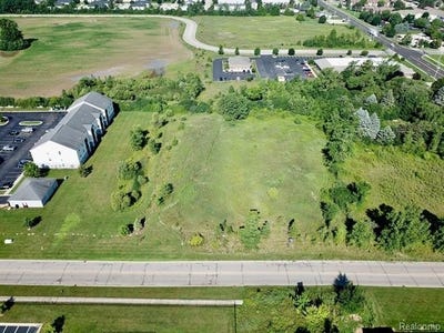 /international/us/collegiate-way-union-twp-mi-110098631283/