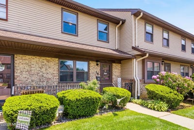 /international/us/16-village-green-way-hazlet-nj-110108096269/