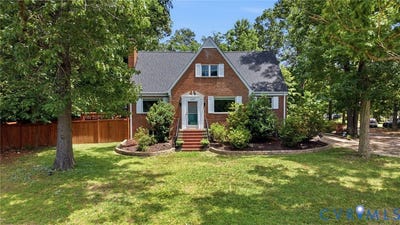 /international/us/13329-s-chester-road-chester-va-110108628423/