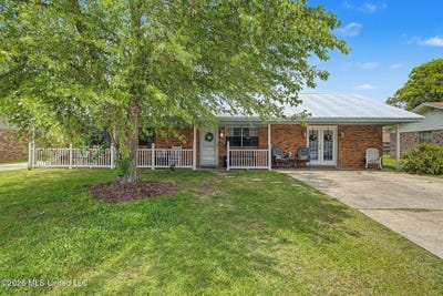 /international/us/835-lakewood-place-biloxi-ms-110108257399/