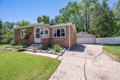 /international/us/1016-s-7th-street-de-pere-wi-110109012344/