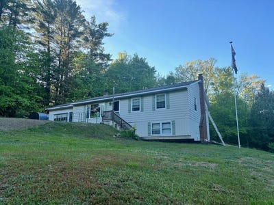 /international/us/42-heritage-lane-livermore-falls-me-110108415560/