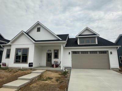 /international/us/7659-w-julia-drive-ellettsville-in-110110266215/