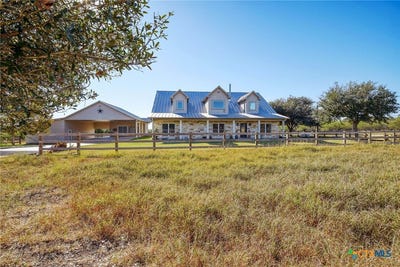 /international/us/321-county-road-351a-shiner-tx-110103721949/