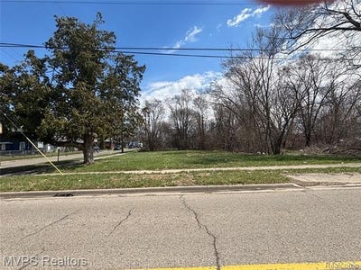 /international/us/51-s-paddock-street-pontiac-mi-110107333802/