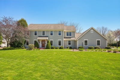 /international/us/15155-shamrock-ln-brookfield-wi-110107548097/