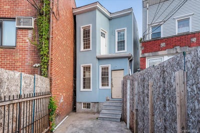 /international/us/1142-welling-court-astoria-ny-110101637987/