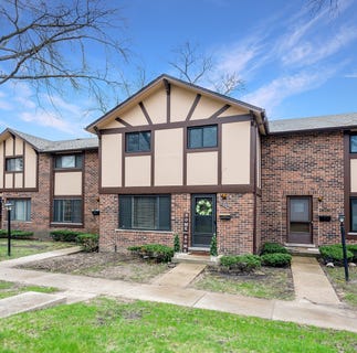 /international/us/18w269-kirkland-lane-villa-park-il-110108477711/