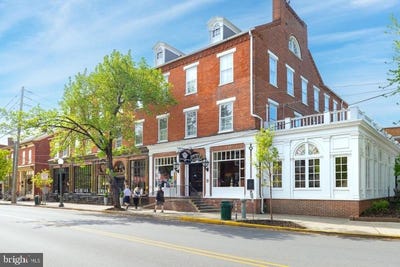 /international/us/319-n-broad-street-lititz-pa-110099734956/