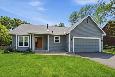 /international/us/93-castle-ridge-court-chanhassen-mn-110108567564/