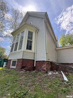 /international/us/499-yates-street-galesburg-il-110119757056/
