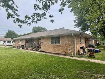 /international/us/1027-strawberry-belvidere-il-110100242378/