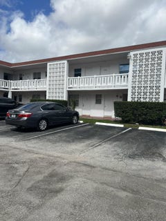 /international/us/1300-nw-43rd-terrace-lauderhill-fl-110100193132/