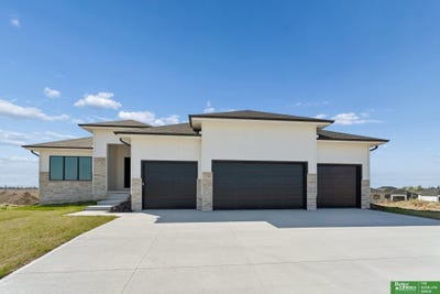/international/us/5412-n-212th-avenue-elkhorn-ne-110107485012/