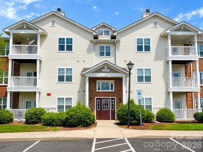 /international/us/9813-hyde-glen-court-charlotte-nc-110108412855/