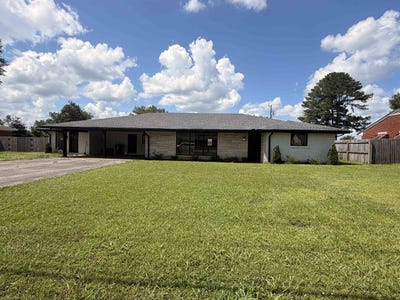 /international/us/405-w-6th-st-w-muscle-shoals-al-110108682662/
