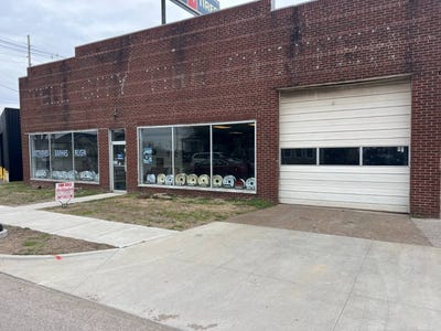 /international/us/1438-main-street-tell-city-in-110105977696/
